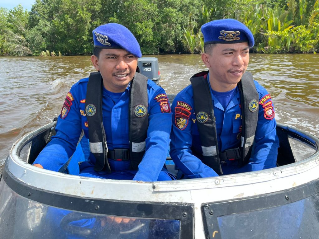 RUTIN LAKSANAKAN PATROLI, KP.VI-10-09 MOBILING DI PERAIRAN TELUK BATANG