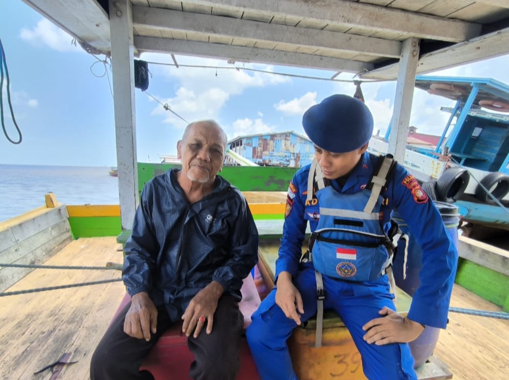 ANGGOTA KP.VI-10-16 KENDAWANGAN LAKSANAKAN GIAT BINLUH KEPADA NELAYAN DIPESISIR PERAIRAN KENDAWANGAN