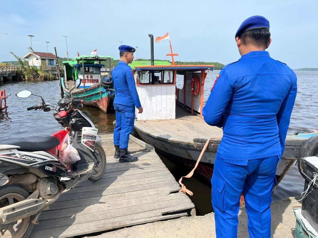 KP.VI-10-09 SAMPAIKAN PESAN KAMTIBMAS KEPADA PENUMPANG MOTOR TAMBANG DERMAGA TELUK BATANG