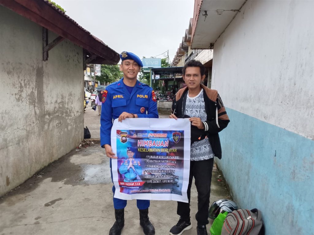 BERIKAN BINLUH DAN BINMAS KEPADA DRIVER/MOTORIS DAN PENUMPANG SPEED BOAT DIPELABUHAN TELUK MELANO