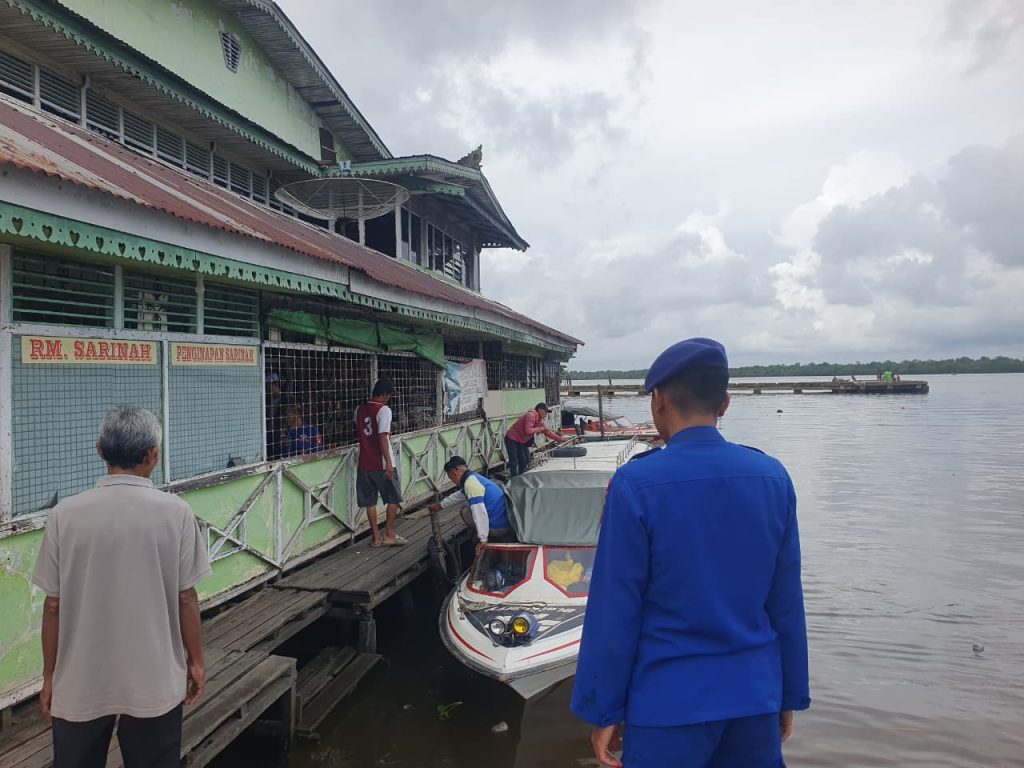 PERSONIL KP VI.10-08 BATU AMPAR LAKSANAKAN PAMWAS SPEED TAMBANG DI PELABUHAN SARINA BATU AMPAR