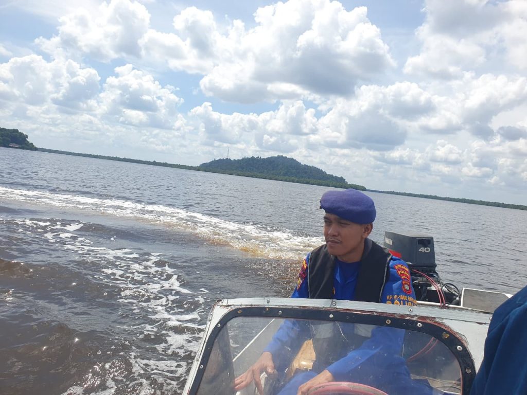 KP. VI-10-08 BATU AMPAR MELAKSANAKAN GIAT PATROLI RUTIN DISEKITAR ALUR PERAIRAN BATU AMPAR DAN SEKITARNYA.
