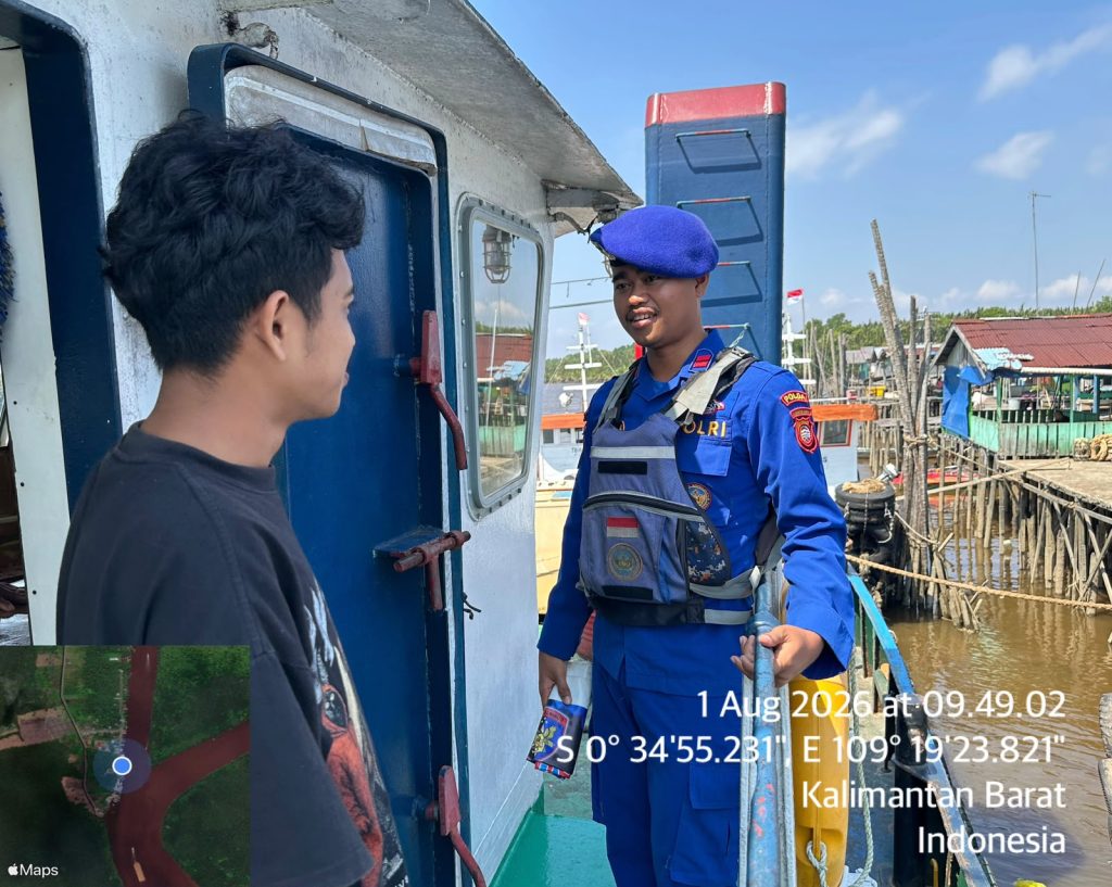 INGATKAN ATURAN YANG BERLAKU DI WILAYAH MUARA KUBU ANGGOTA KP VI-2002 MUARA KUBU MENYAMPAIKAN HIMBAUAN KEPADA CREW KAPAL‎