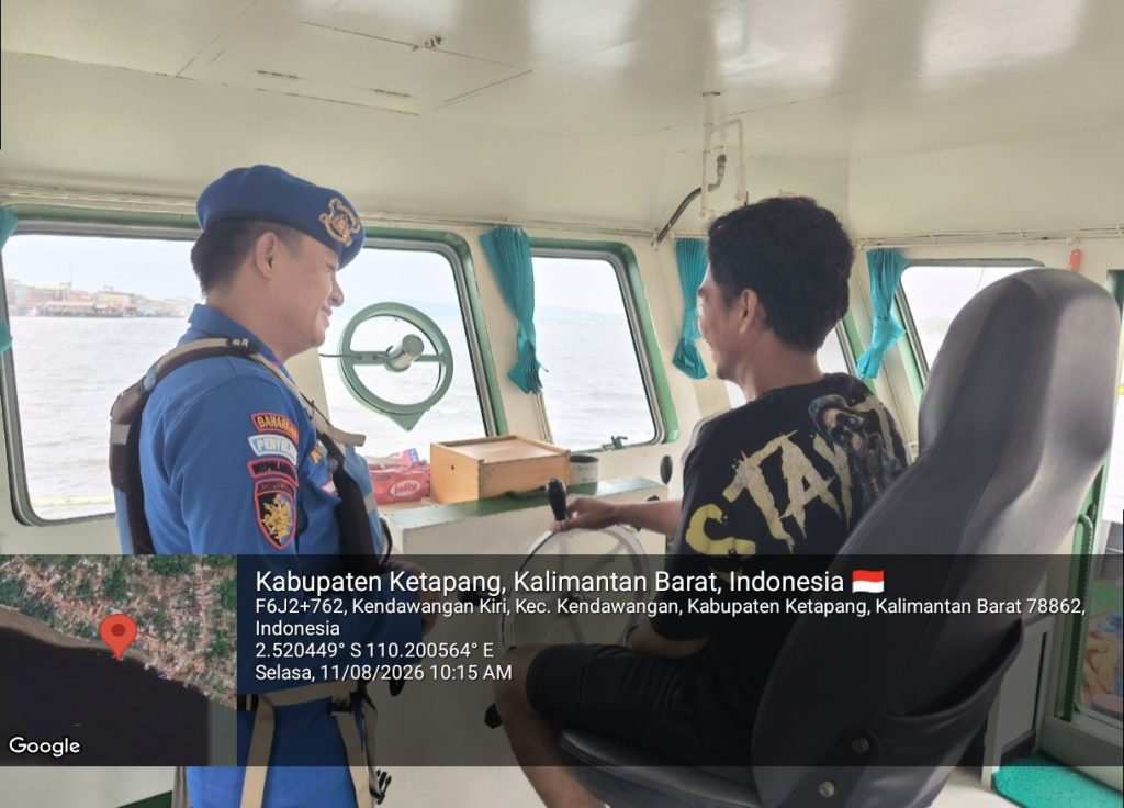 ANGGOTA KP.VI-10-16 KENDAWANGAN MEMBERIKAN HIMBAUAN KEPADA CREW KAPAL DIPERSISIR PERAIRAN KENDAWANGAN