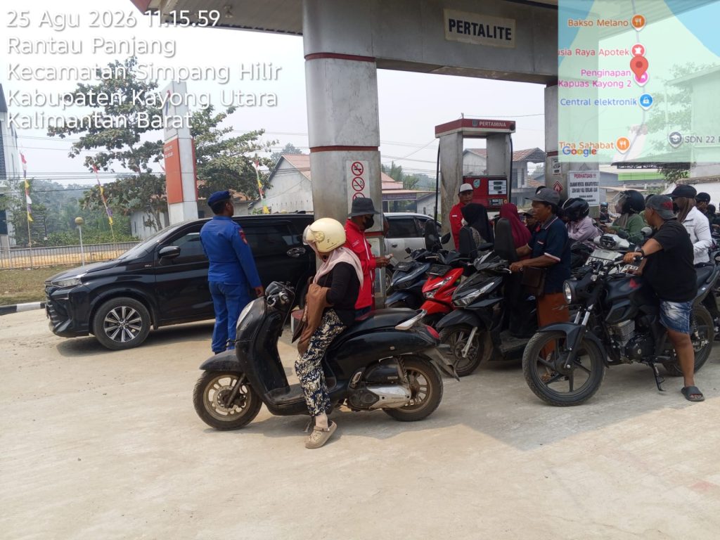 ANGGOTA KP. VI-10-10 GIAT PEMANTUAN SITUASI KAMTIBMAS DI WILAYAH TELUK MELANO TERKAIT DENGAN HARGA BAHAN BAKAR MINYAK (BBM) DI NELAYAN DAN MASYARKAT PESISIR