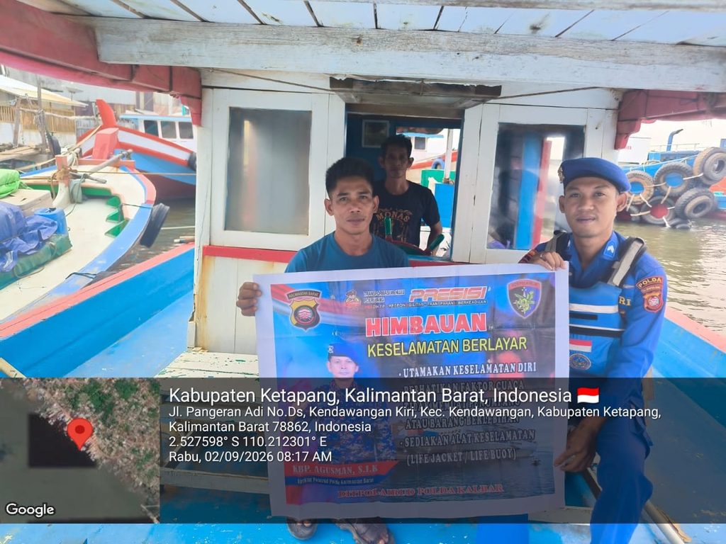 ANGGOTA KP.VI-10-16 KENDAWANGAN MEMBERIKAN HIMBAUAN KEPADA MOTORIS PENYEBRANGAN DIPERSISIR PERAIRAN KENDAWANGAN