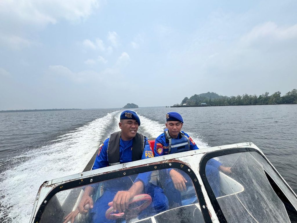 KP. VI-10-08 BATU AMPAR MELAKSANAKAN GIAT PATROLI RUTIN DISEKITAR ALUR PERAIRAN BATU AMPAR DAN SEKITARNYA.