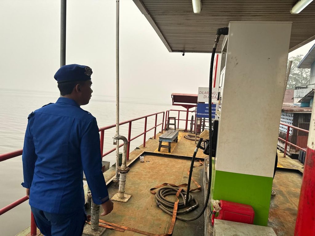 Anggota KP. VI-10-08 Batu Ampar melaksanakan Pam Was SPBN Batu Ampar