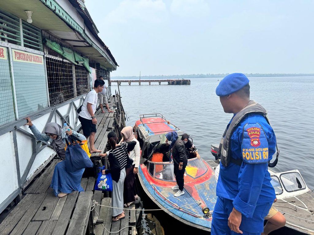 PERSONIL KP VI.10-08 BATU AMPAR LAKSANAKAN PAMWAS SPEED TAMBANG DI PELABUHAN BATU AMPAR