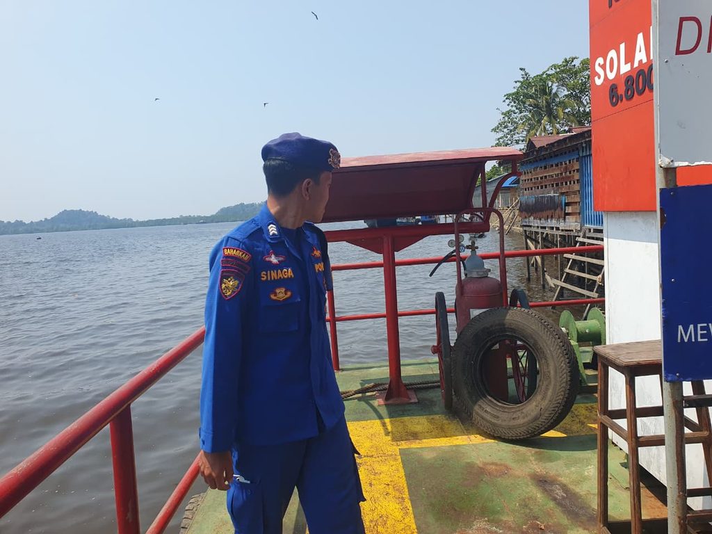 Anggota KP. VI-10-08 Batu Ampar melaksanakan Pam Was SPBN Batu Ampar