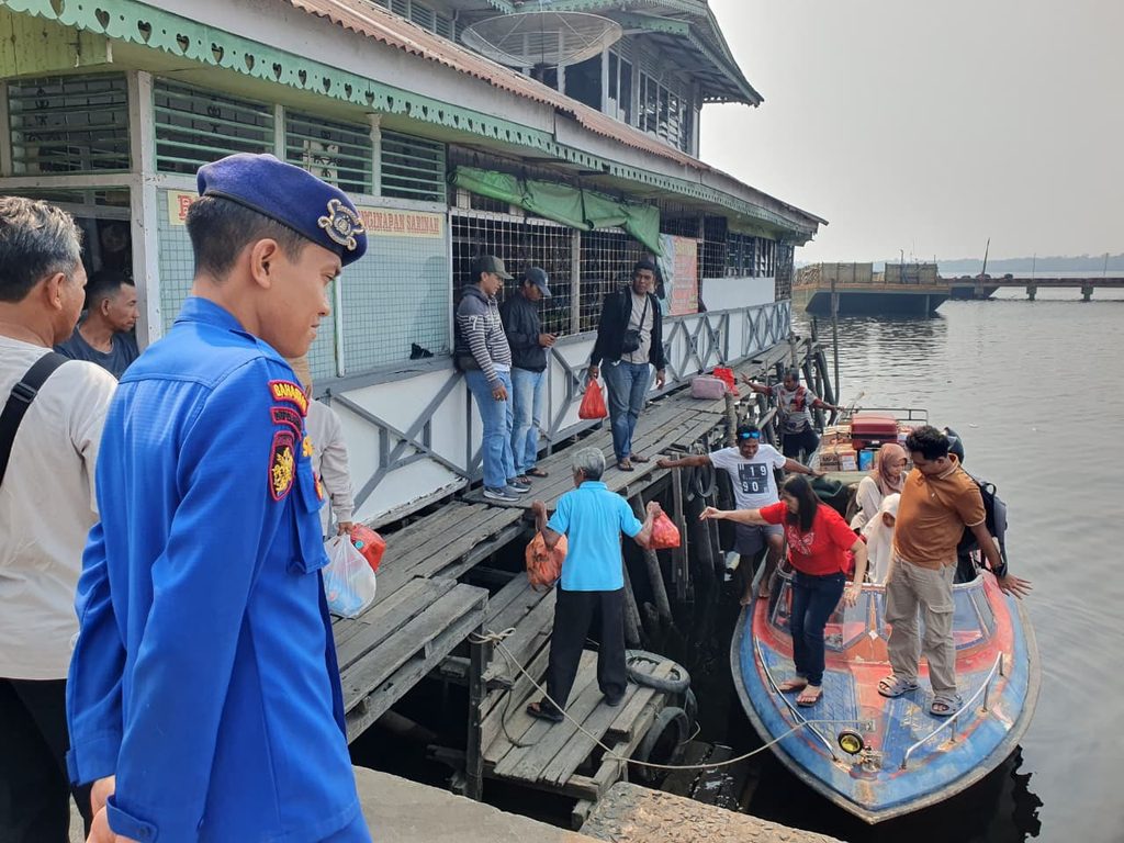 PERSONIL KP VI.10-08 BATU AMPAR LAKSANAKAN PAMWAS SPEED TAMBANG DI PELABUHAN BATU AMPAR