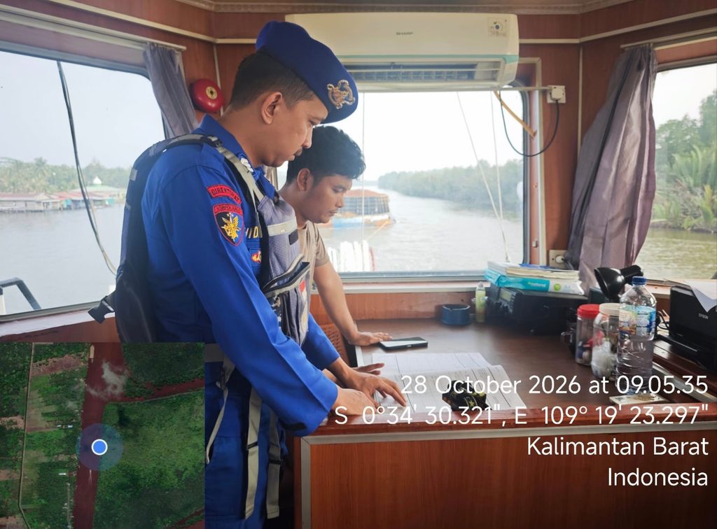 CEK ADMINISTRASI KAPAL, KP.VI-2002 MUARA KUBU MELAKSANAKAN PEMERIKSAAN DOKUMEN KAPAL